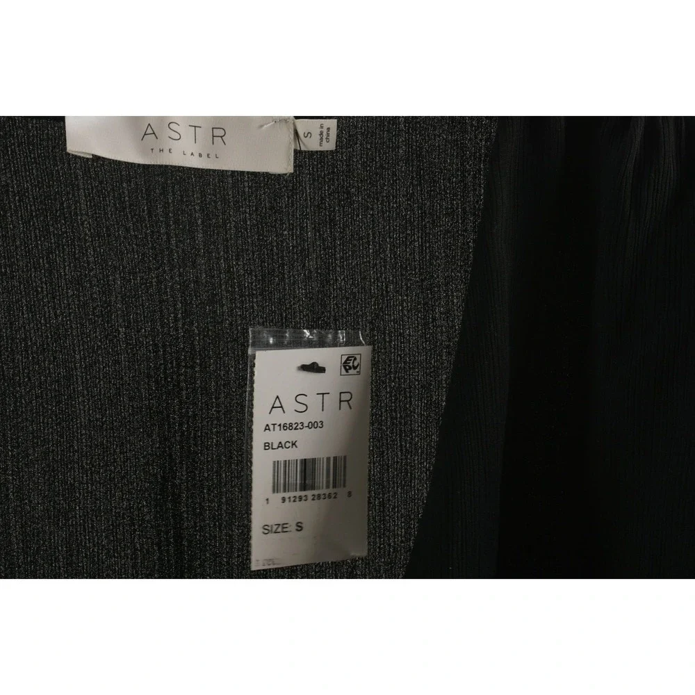 New ASTR The Label Black Crepe Lightweight V-Neck Twist Sleeveless Top Sz Small - Picture 3 of 8